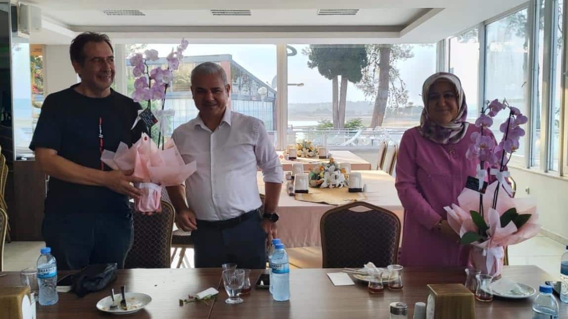 OKULUMUZDAN AYRILAN ÖĞRETMENLERİMİZE VEDA YEMEĞİ...